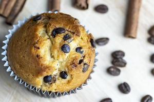 muffin med choklad bitar, stänga upp foto