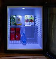 dryck Produkter inuti mini kylskåp foto