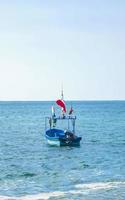 båtar yachter fartyg brygga strand i puerto escondido zicatela Mexiko. foto