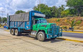 puerto escondido oaxaca mexico 2022 mexikansk lastbilar frakt transportör leverans bilar i puerto escondido Mexiko. foto