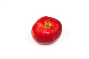 rött äpple på vit bakgrund foto