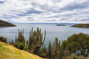 panorama på ön av solen, Titicaca sjön, Bolivia foto