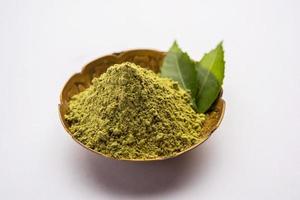Neem pulver, klistra och juice. Azadirachta indica eller vanligen känd som nimtree eller indisk lila foto