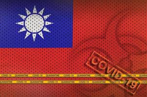 taiwan flagga och orange covid-19 stämpel med gräns tejp. coronavirus eller 2019-ncov virus begrepp foto