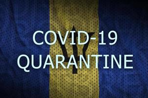 barbados flagga och covid-19 karantän inskrift. coronavirus eller 2019-ncov virus foto