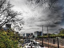 Düsseldorf på de Rhen flod foto