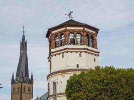 de Rhen flod och de stad av Düsseldorf foto