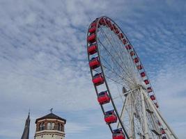 de Rhen flod och de stad av Düsseldorf foto