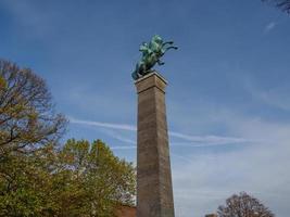 de Rhen flod och de stad av Düsseldorf foto