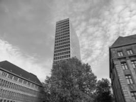 de stad av Düsseldorf på de Rhen flod foto