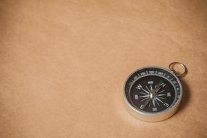 kompass på ljusbrun bakgrund