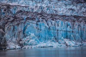glaciär i glacier bay nationalpark, alaska foto