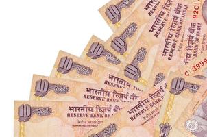 10 indisk rupier räkningar lögner i annorlunda beställa isolerat på vit. lokal- bank eller pengar framställning begrepp foto