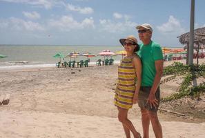 mogna par på de strand i combuco, Brasilien, på en solig dag foto
