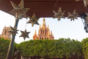 parroquia ärke kyrka jardin stad fyrkant rafael chruch san miguel de allende, Mexiko. parroaguia skapas i 1600-talet foto