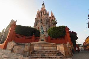 parroquia ärke kyrka jardin stad fyrkant rafael chruch san miguel de allende, Mexiko. parroaguia skapas i 1600-talet foto