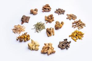 grupp av ayurvediska mediciner över vit bakgrund foto