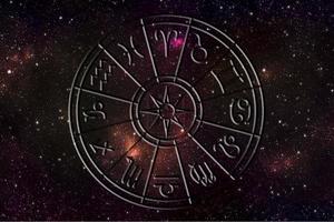 zodiaken tecken inuti av horoskop cirkel. astrologi i de himmel med många stjärnor och månar astrologi och horoskop begrepp foto