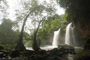haew suwat vattenfall i Khao Yai National Park, Thailand. foto