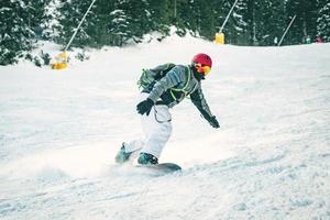 snowboardåkare i verkan foto