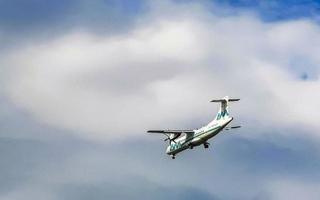 puerto escondido oaxaca mexico 2022 plan flugor över puerto escondido mexico med blå himmel. foto