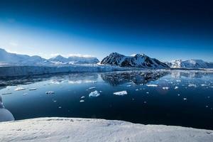 arktisk vår i södra spitsbergen. foto