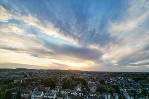 bäst antenn se av luton stad av England efter solnedgång foto