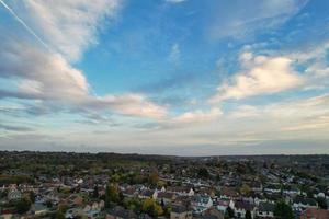 bäst antenn se av luton stad av England efter solnedgång foto