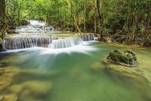 huai mae kamin vattenfall i kanchanaburi, thailand foto