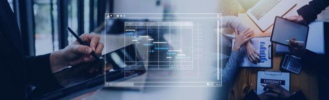 analytiker arbetssätt med dator i företag analys och data förvaltning systemet till göra Rapportera med kpi och metrik ansluten till databas. företags- strategi för finansiera, operationer, försäljning, marknadsföring foto