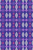 skön urringning broderi.geometrisk etnisk orientalisk mönster traditionell på svart background.aztec stil, abstrakt, vektor, illustration.design för textur, tyg, mode kvinnor bär, kläder, tryck. foto