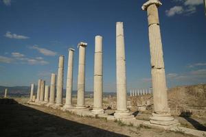 kolonner i laodicea på de lycus gammal stad i denizli, turkiye foto