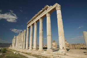 kolonner i laodicea på de lycus gammal stad i denizli, turkiye foto