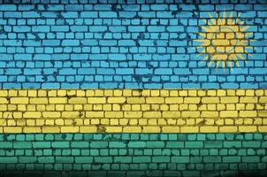 rwanda flagga är målad till ett gammal tegel vägg foto