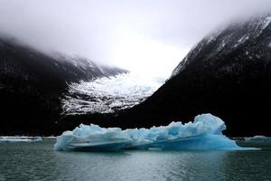 litet isberg i los glaciares nationalpark, argentina