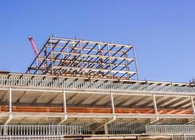 stål balkar på ny kommersiell byggnad under konstruktion foto