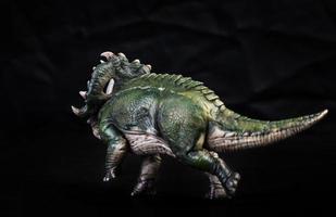 dinosaurie , sinoceratops i de mörk foto