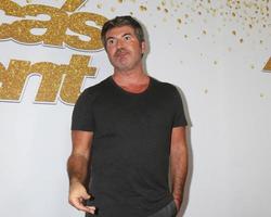 los angeles - aug 28 - Simon cowell på de Amerika s fick talang leva visa röd matta på de dolby teater på augusti 28, 2018 i los angeles, ca foto