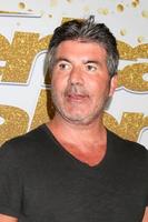 los angeles - aug 14 - Simon cowell på de Amerika s fick talang säsong 13 leva visa röd matta på de dolby teater på augusti 14, 2018 i los angeles, ca foto