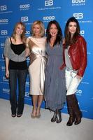 los angeles, feb 7 - kim matula, katheirne kelly lang, jägare Tylo, jacqueline macinnes trä på de 6000: e visa firande på de djärv och de skön på cbs tv stad på februari 7, 2011 i los angeles, ca foto