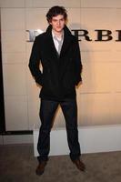 los angeles, okt 26 - daniel sharman anländer på de burberry kropp lansera på burberry på oktober 26, 2011 i beverly kullar, ca foto