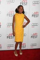 los angeles, nov 6 - yara shahidi ankommer på de Smör undersökning på de afi fest 2011 på grauman s kinesisk teater på november 6, 2011 i los angeles, ca foto