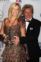 los angeles, okt 23 - penny Lancaster, stång stewart ankommer på de 2010 karusell av hoppas boll på beverly hilton hotell på oktober 23, 2010 i beverly kullar, ca foto