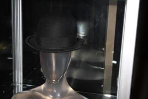 los angeles, Maj 14 - charlie Chaplin kastare hatt på de debbie Reynolds de auktion final vip reception auktion genomfördes förbi www profiler i historien com på debbie Reynolds dansa studio på Maj 14, 2014 i norr hollywood, ca foto