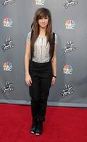 los angeles, apr 15 - christina grimmie på de nbc s de röst säsong 6 topp 12 röd matta händelse på universell stad promenad på april 15, 2014 i los angeles, ca foto