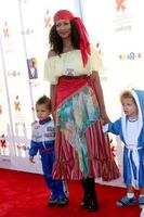 los angeles, okt 30 - garcelle beauvais ankommer på de 17:e årlig dröm halloween gynnas caaf på barker galge på oktober 30, 2010 i santa monica, ca foto