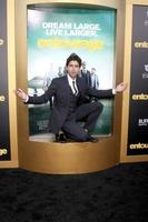 los angeles, Maj 27 - adrian grenier på de följe film premiär på de by teater på Maj 27, 2015 i Westwood, ca foto