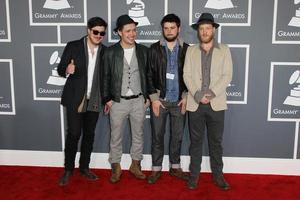 los angeles, feb 10 - mumford och söner ankommer på de 55:e årlig grammy utmärkelser på de häftklamrar Centrum på februari 10, 2013 i los angeles, ca foto