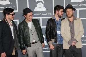 los angeles, feb 10 - mumford och söner ankommer på de 55:e årlig grammy utmärkelser på de häftklamrar Centrum på februari 10, 2013 i los angeles, ca foto