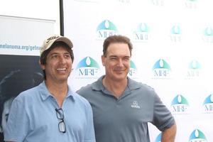 los angeles, 10 nov - ray romano, patrick warburton vid den tredje årliga kändisgolfklassikern till förmån för melanomforskningsstiftelsen vid lakeside golfklubb den 10 november 2014 i burbank, ca. foto